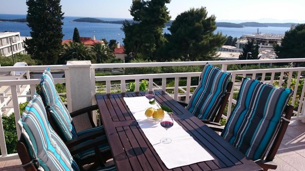 Apartments Mare 2 Hvar Town Exteriör bild